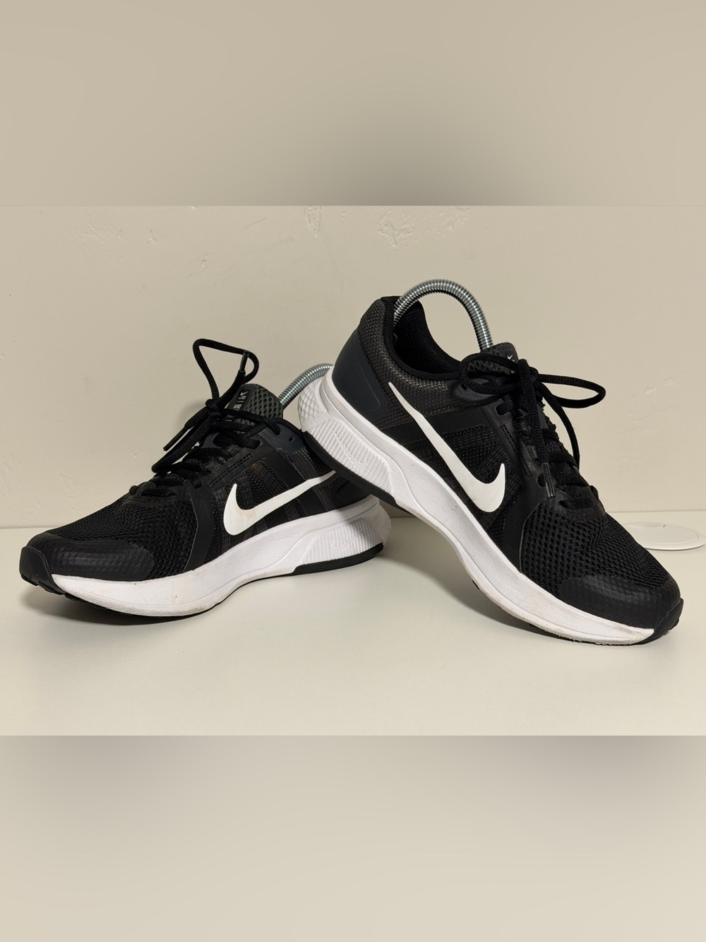 Nike Women’s Run Swift V. 2.0 White / Black - Size 9 (Model: CU3528-004)